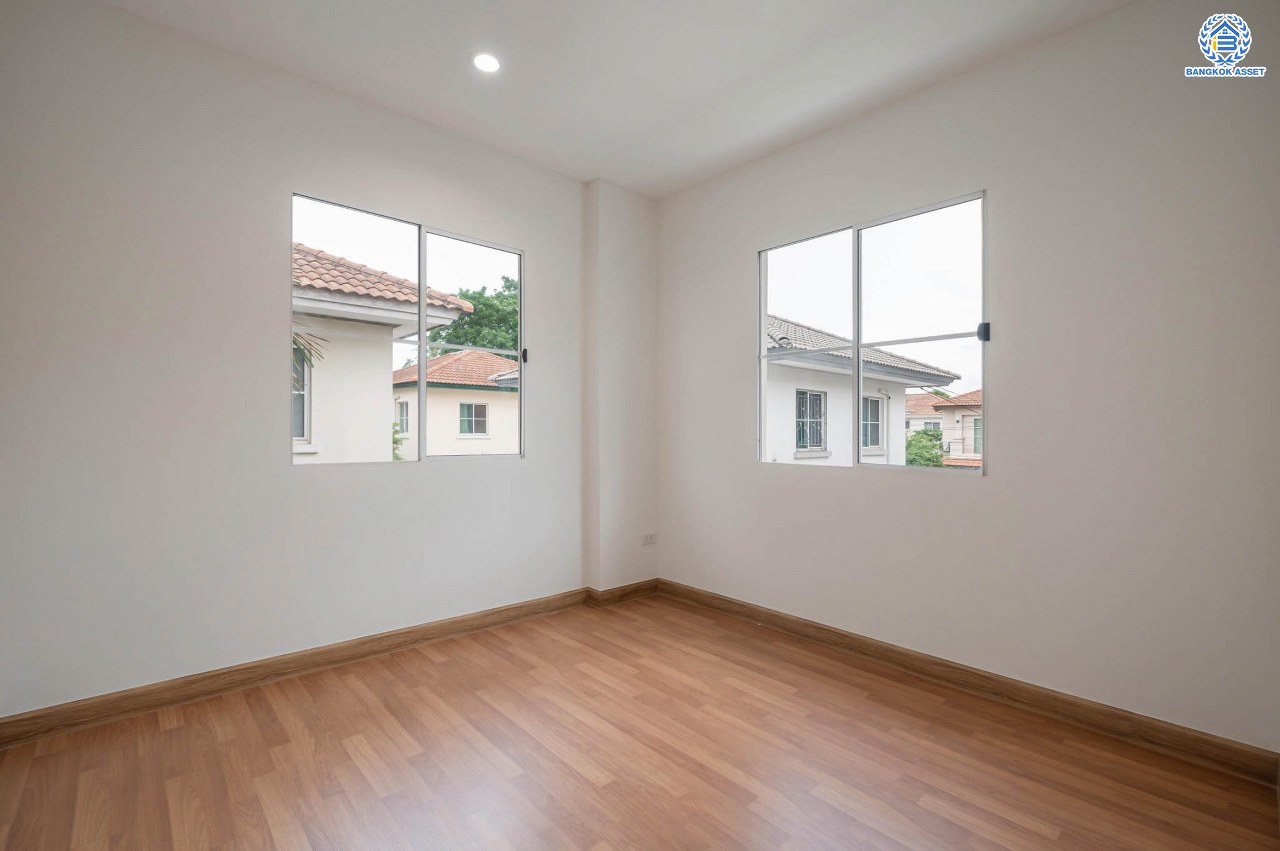 บ้านมือสองตกแต่งใหม่ โครงการ ชัยพฤกษ์2 ราชพฤกษ์-ติวานนท์ หลังมุม เนื้อที่ 57.30 ตร.ว. ฟังก์ชัน 3 ห้องนอน 2 ห้องน้ำ จอดรถได้ 2 คัน บรรยากาศเงียบสงบเป็นส่วนตัว สิ่งอำนวยความสะดวกมากมาย! บนทำเลศักยภาพ หน้าโครงการติดถนนใหญ่ เชื่อมต่อถนนราชพฤกษ์ ใกล้จุดขึ้นทางด่วน "ศรีสมาน"...